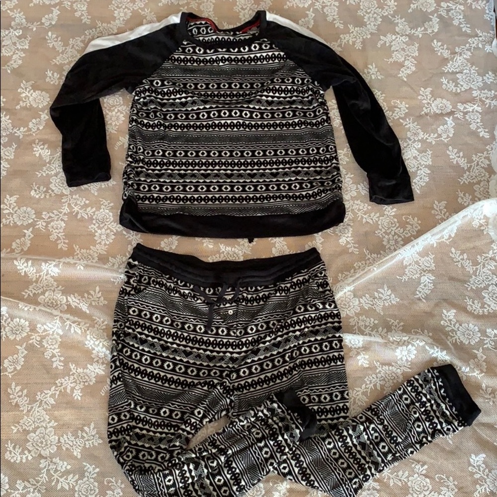 ❄️Cuddl duds soft winter PJ set❄️
